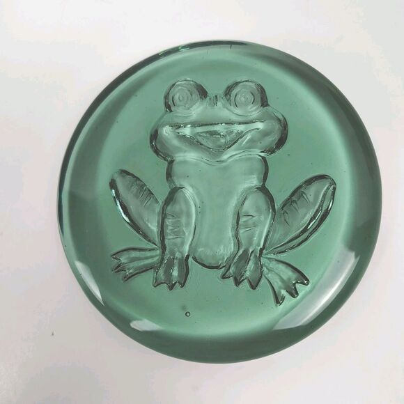 Vintage Art Glass Green Frog Paperweight Round Flat Embossed  Sitting Smiling - Picture 1 of 4
